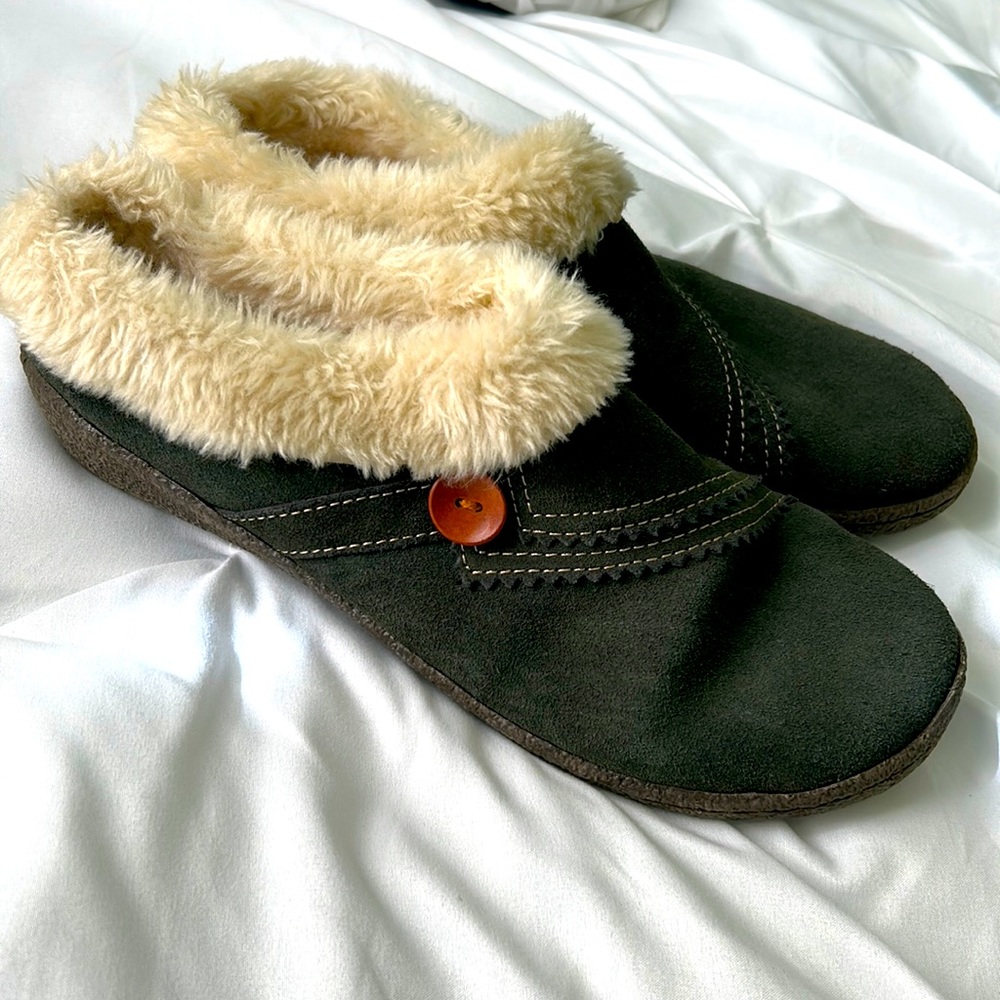 Clarks 9m women’s slippers